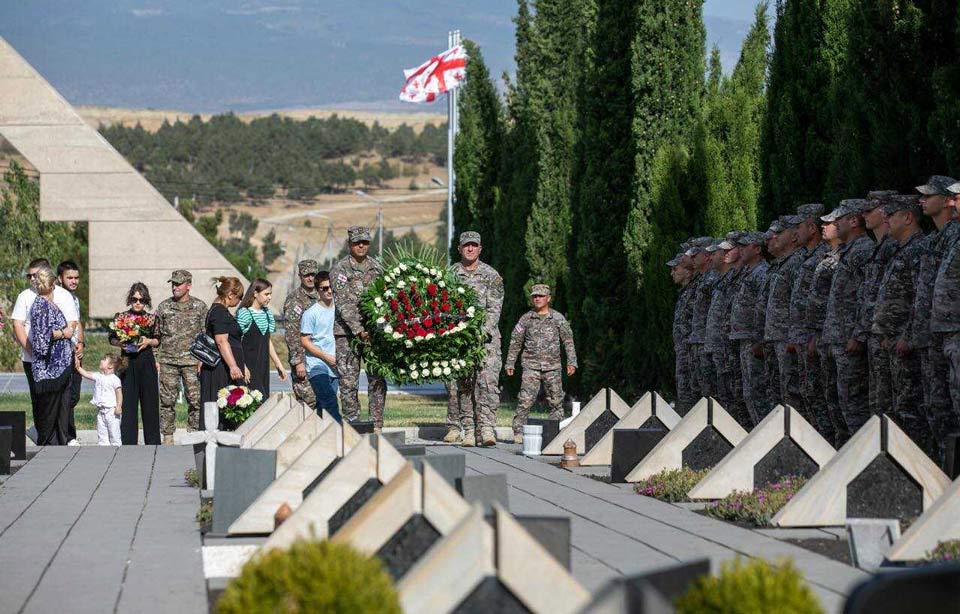 Память Георгия Анцухелидзе почтили на Братском кладбище Мухатгведи