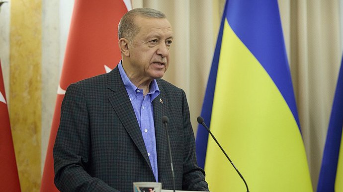 Реджеп Тайип Эрдоган заявил, что во Львове предложил Владимиру Зеленскому встретиться с Владимиром Путиным в Турции