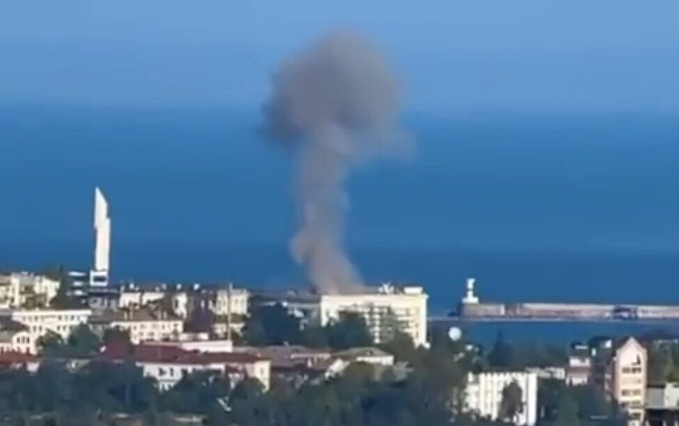 По сообщениям СМИ, атакован штаб Черноморского флота РФ в оккупированном Севастополе
