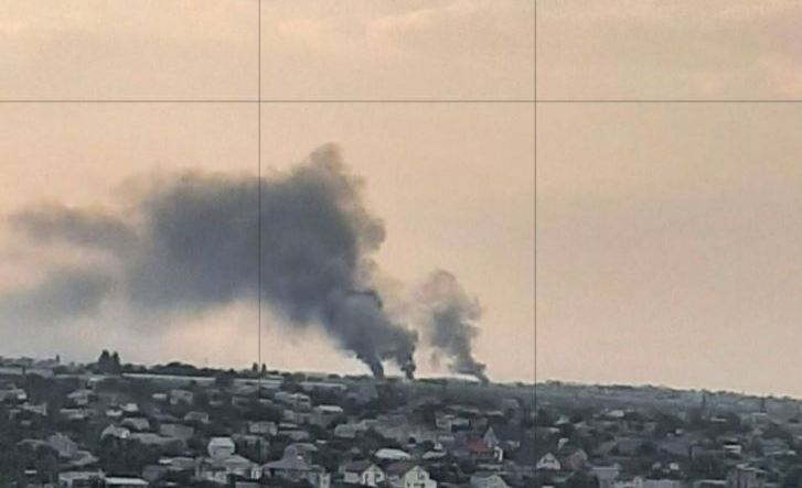 Ukrayna mediasının məlumatına görə, Ukraynalılar Xerson vilayətində Rusiya qüvvələrinin işğal etdiyi aerodroma raket zərbəsi endirdilər
