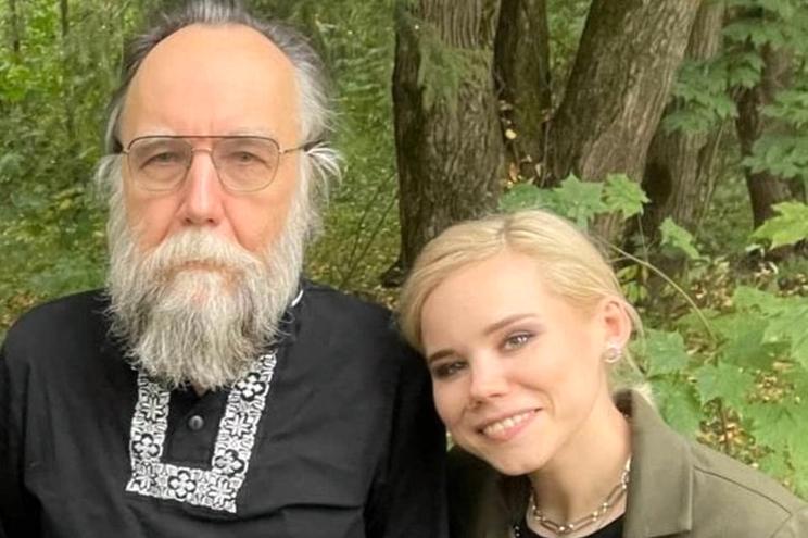 В Москве взорвали машину Александра Дугина, погибла его дочь Дарья Дугина