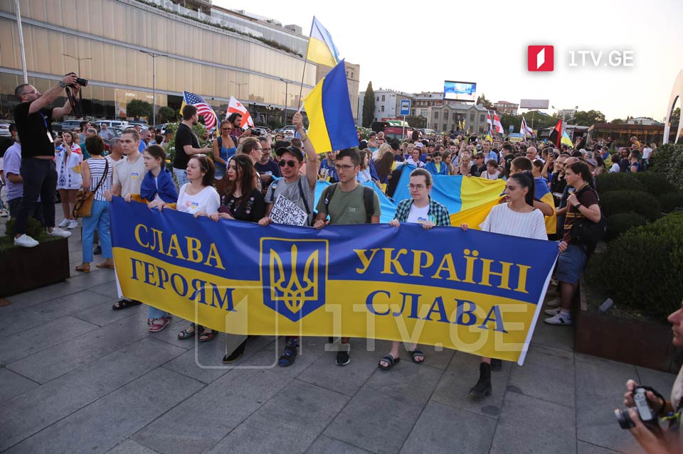 В Тбилиси проходит шествие, посвященное Дню независимости Украины