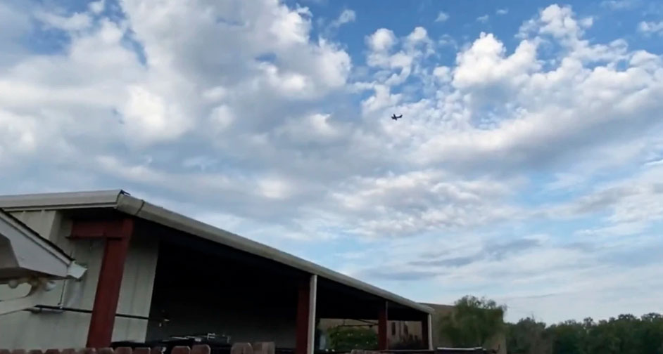 Missisipi ştatının Tupelo şəhərində təyyarə pilotu "Walmart"-a çırpılmaqla hədələnir