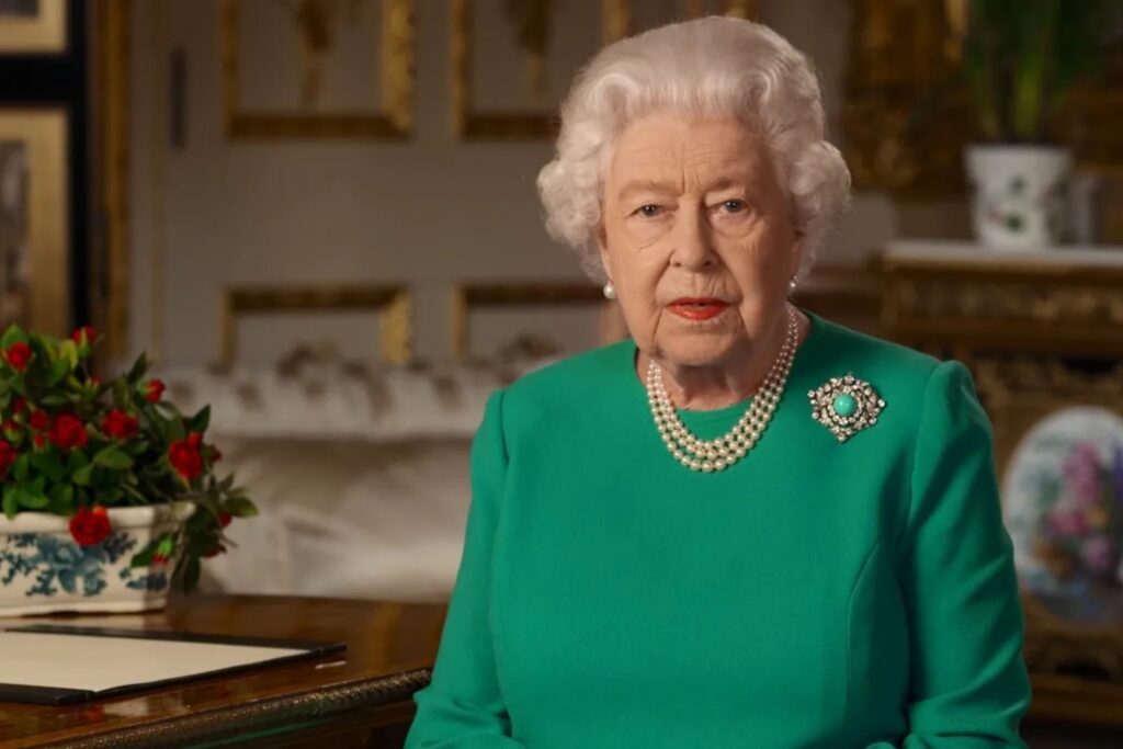 BBC - В связи с ухудшением здоровья Елизаветы II, в замке Балморал собираются члены королевской семьи