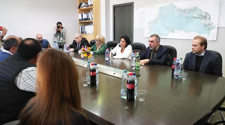 President meets local government representatives in Mestia