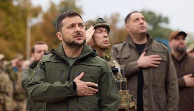 Владимир Зеленский поднял флаг Украины в освобожденном от российских войск Изюме