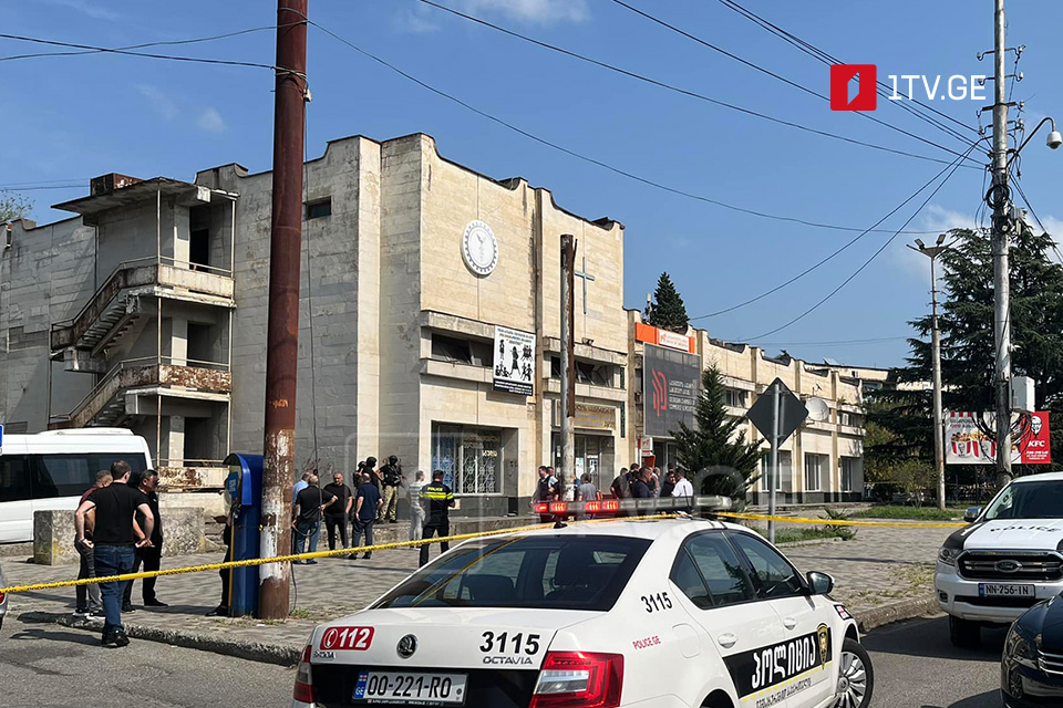 МВД - В филиале «Банка Грузии» в Кутаиси остаются заложниками 12 человек, принимаются все необходимые меры для их быстрого и безопасного освобождения