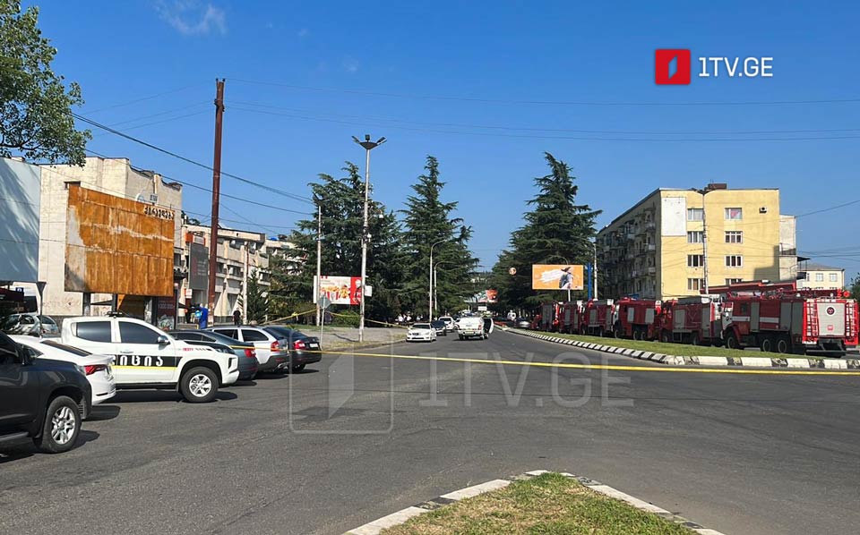 По имеющейся на данный момент информации, из отделения «Банка Грузии» в Кутаиси освобождены несколько заложников