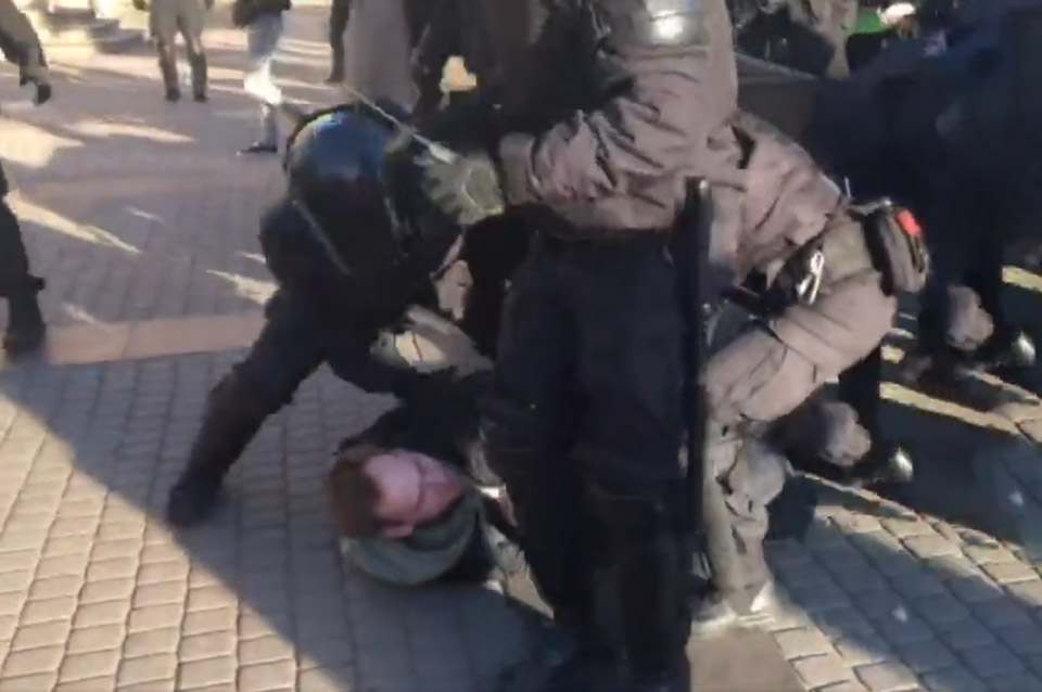 Moskva və Sankt-Peterburqda hökumət əleyhinə aksiyalar keçirilir, həbslər barədə məlumatlar yayılır