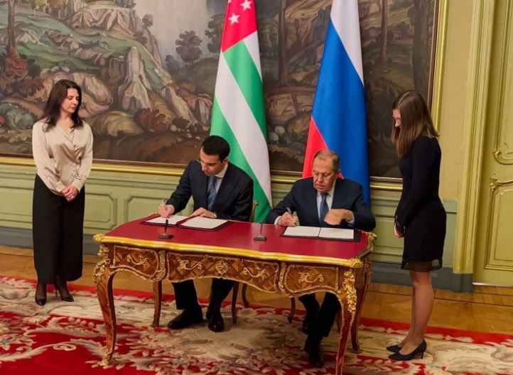 Сергей Лавров и т.н глава МИД оккупированной Абхазии подписали "соглашение" об урегулировании вопросов двойного гражданства