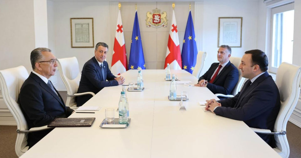 Georgian PM meets Baku Mayor