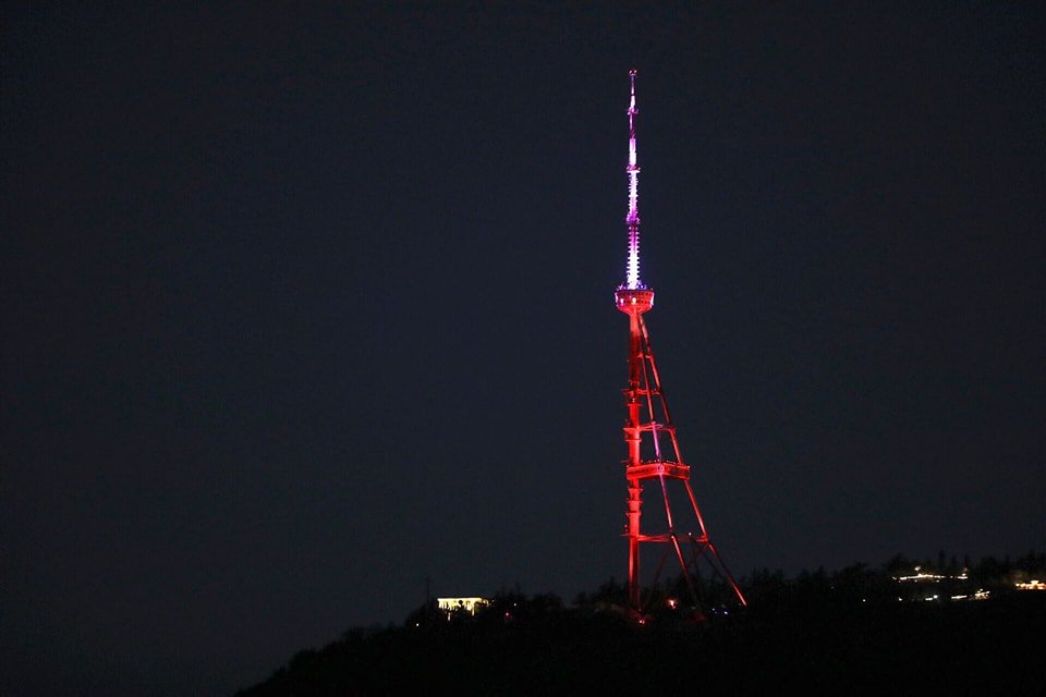 В честь городов-побратимов грузинской столицы, тбилисская башня окрасится в цвета флагов разных стран