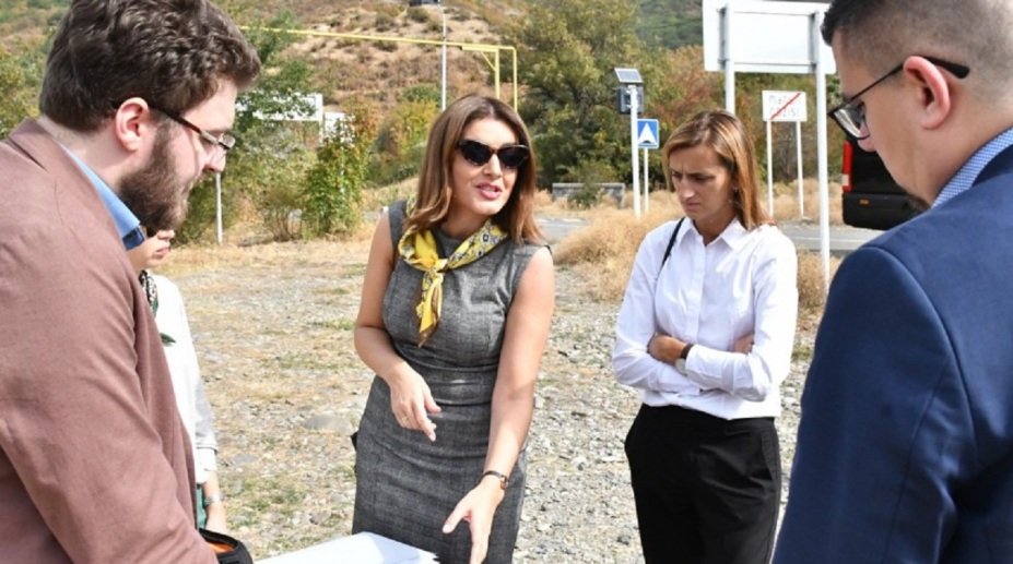 Croatian parliamentary delegation visits occupation line near Odzisi village