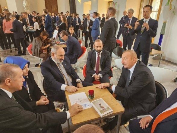 Никол Пашинян, Ильхам Алиев и Реджеп Тайип Эрдоган встретились в Праге