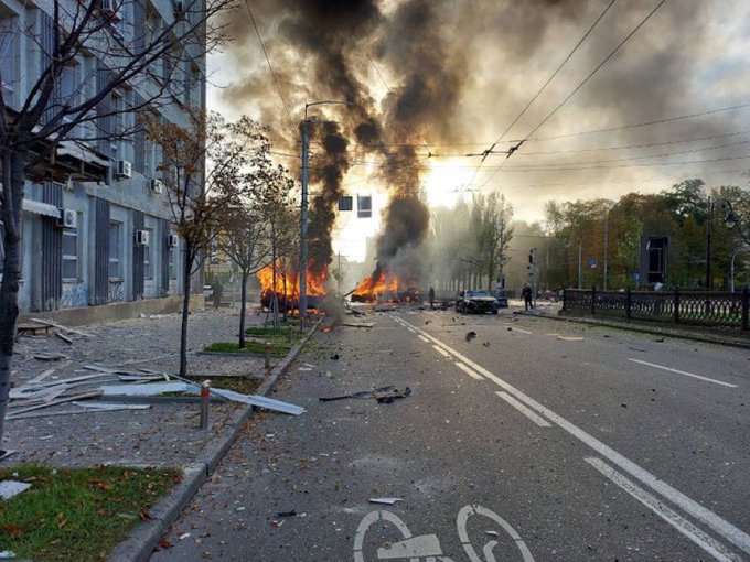 В результате взрывов в центре Киева есть пострадавшие и раненые