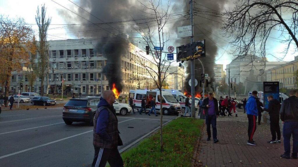 В результате взрывов в центре Киева погибли не менее 8 человек