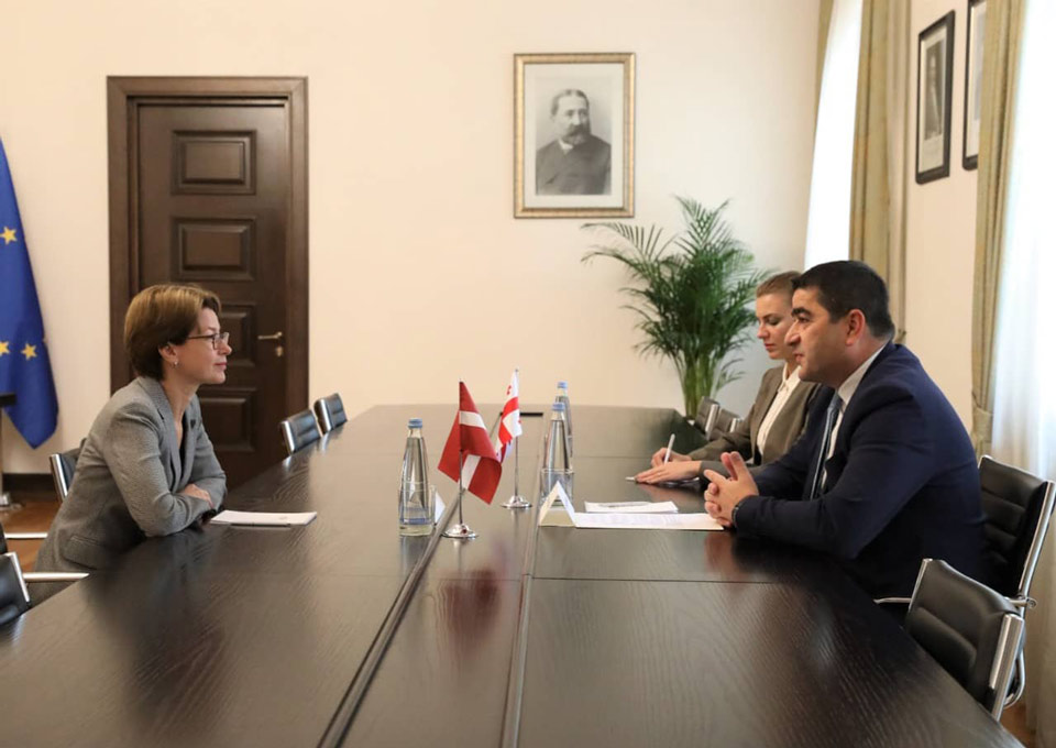 Speaker Papuashvili meets Latvian Ambassador