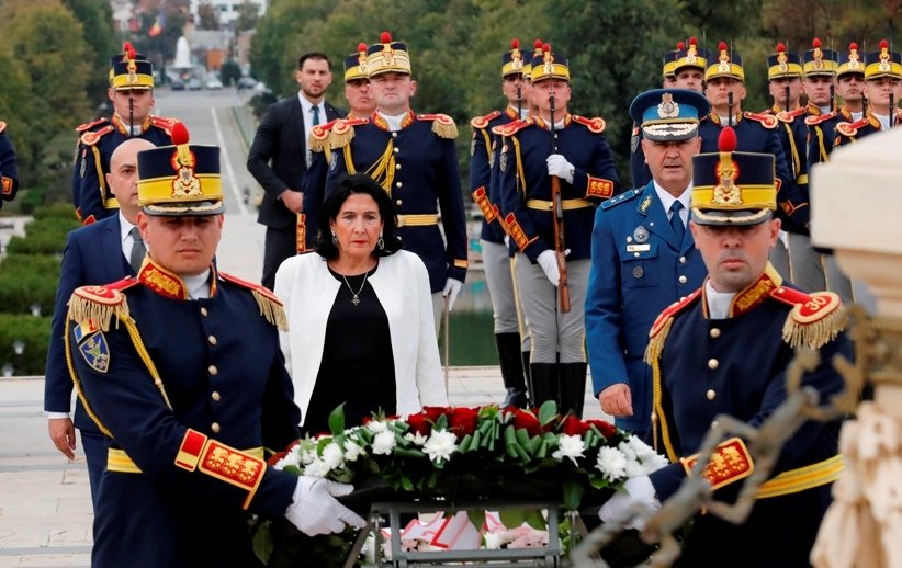 Саломе Зурабишвили возложила венок к Мемориалу Неизвестному Солдату в Бухаресте