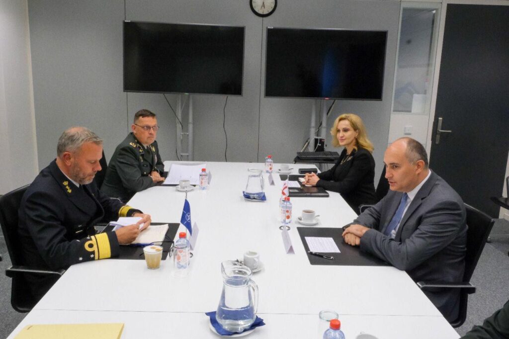 Cuanşer Burçuladze NATO Hərbi Komitəsinin sədri ilə görüşdü