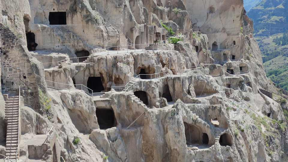 Rockfall inflicts no damage to Vardzia Cave Monastery