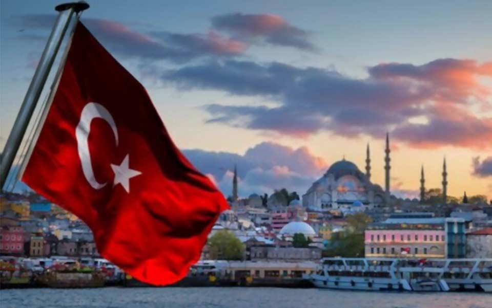 Media tərəfindən yayılan məlumatda, Türkiyə təhlükəsizlik qüvvələrinin Suriyadan gələn miqrant axınının Yunanıstan sərhədini keçməsinə icazə vermədiyi deyilir