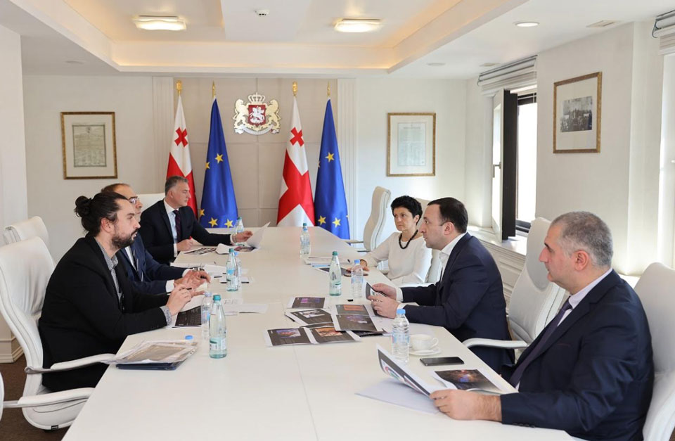 PM meets with organizational group planning world-class concerts in 2023-2024