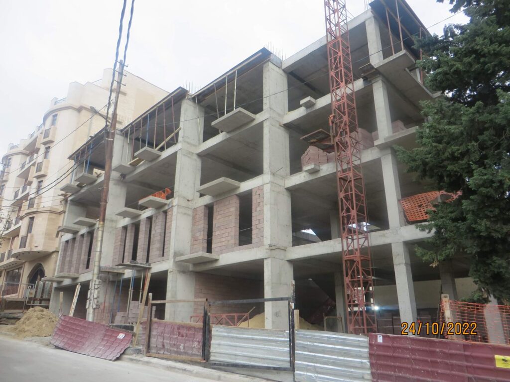 В Тбилиси три объекта оштрафованы за нарушение правил безопасности при строительстве, а работы приостановлены