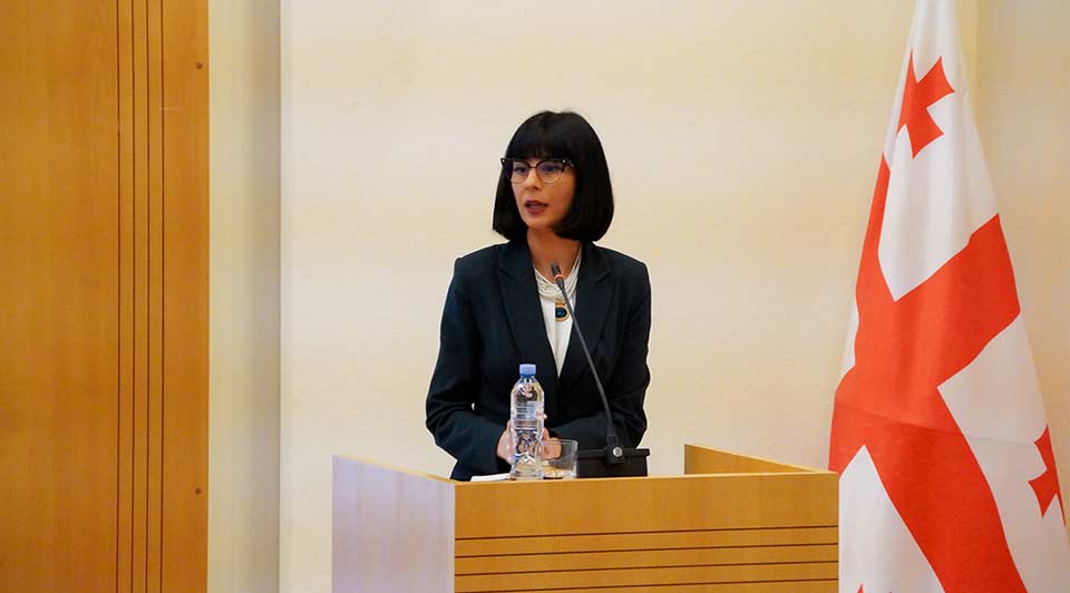 Խորհրդարանում լսել են պետնախարար Թեա Ախվլեդիանիին