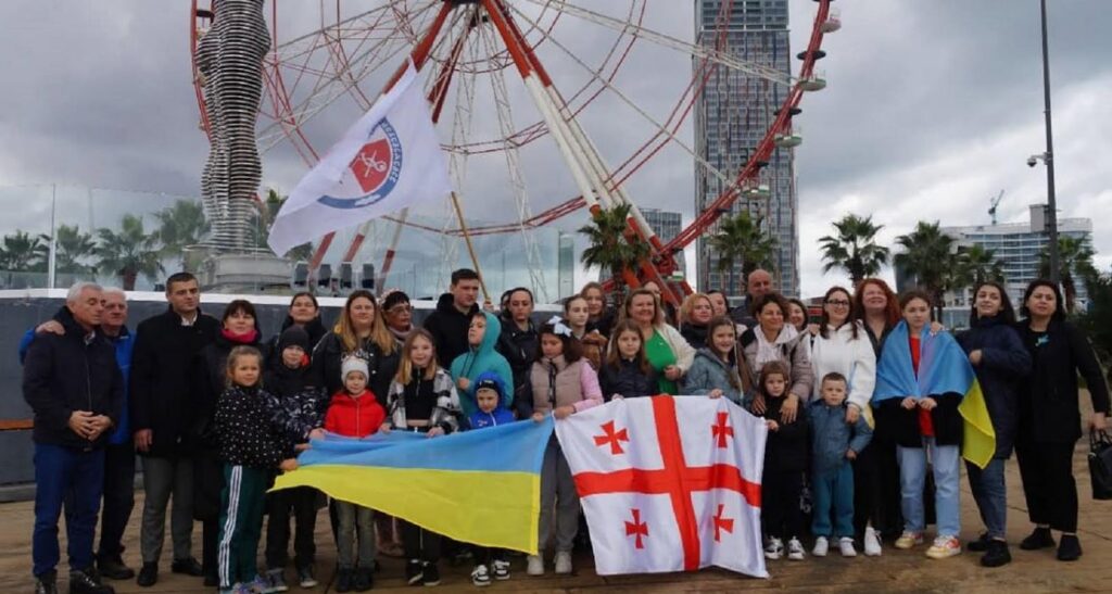 Бека Одишария принимает пострадавших от войны украинцев, в том числе детей
