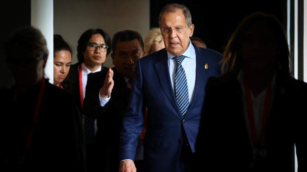 Sergey Lavrov Ukraynanın danışıqlardan imtina etdiyini, bunun isə razılaşmanın əldə edilməsini çətinləşdirdiyini bildirir