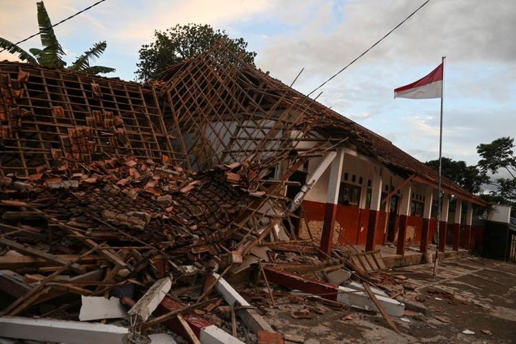 Число погибших в результате землетрясения на индонезийском острове Ява возросло до 268 человек