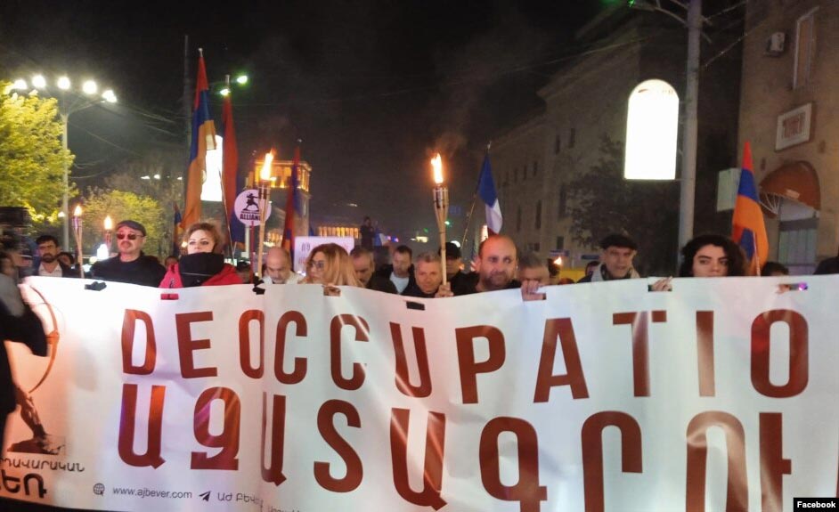 Medianın yazdığına görə, Putinin Yerevana səfəri və Kollektiv Təhlükəsizlik Müqaviləsi Təşkilatının sammiti öncəsi etiraz aksiyası keçirildi