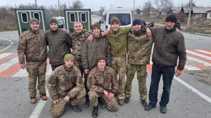 Անդրեյ Երմակի խոսքով, ռուսական գերությունից ազատվել է 12 ուկրաինացի, որոնց թվում են Մարիուպոլի, Զմեյնի և Չեռնոբիլի ատոմակայանների պաշտպանները