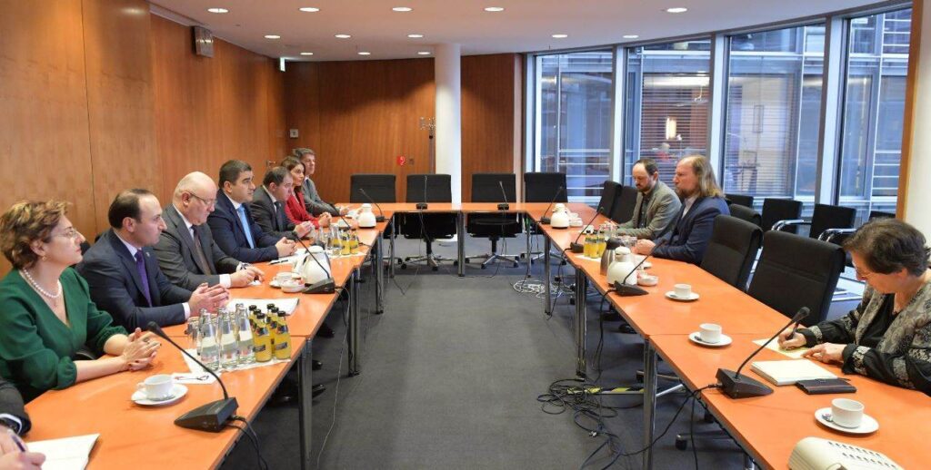 Speaker Papuashvili meets Bundestag's European Union Affairs Committee Chair
