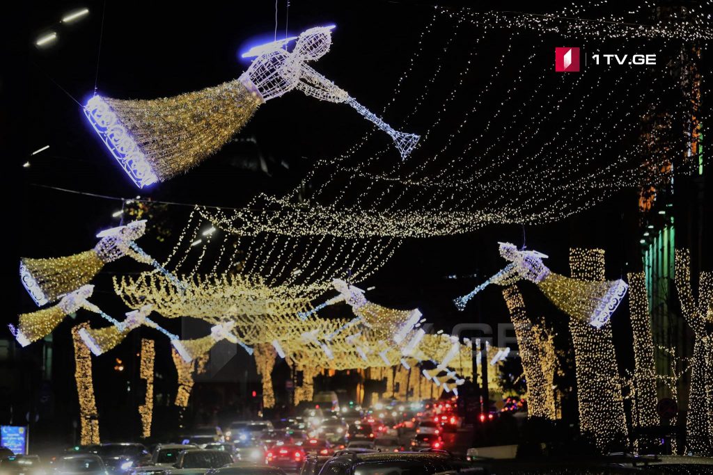 Traffic to be limited due to installation of New Year illuminations