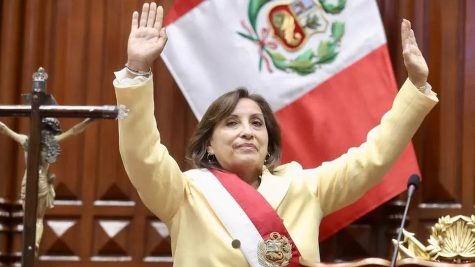 Дина Болуарте стала первой женщиной-президентом Перу