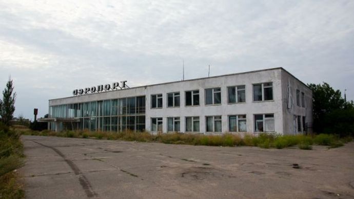 По данным СМИ, на оккупированной Россией авиабазе в Бердянске прогремело более 10 взрывов