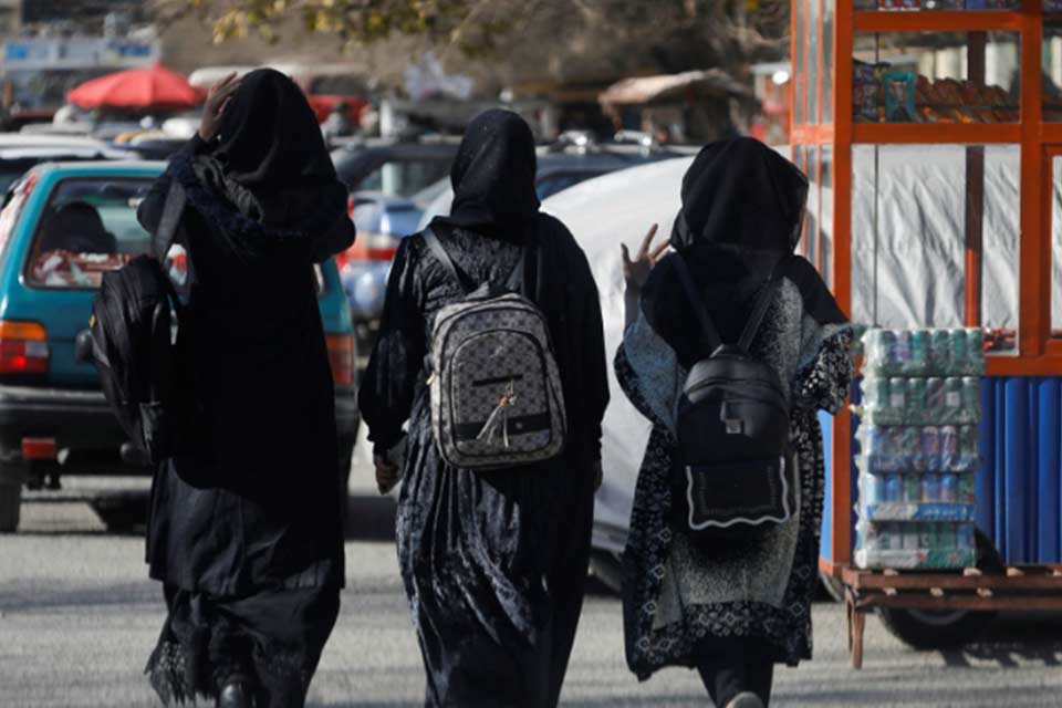 Media "Taliban"ın qadınların qeyri-hökumət təşkilatlarında işləməsini qadağan etdiyinə dair məlumat yayır