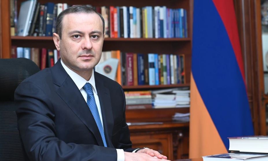 Секретарь Совбеза Армении - Россия принуждает Армению предоставить коридор Азербайджану и присоединиться к союзному государству Россия-Беларусь