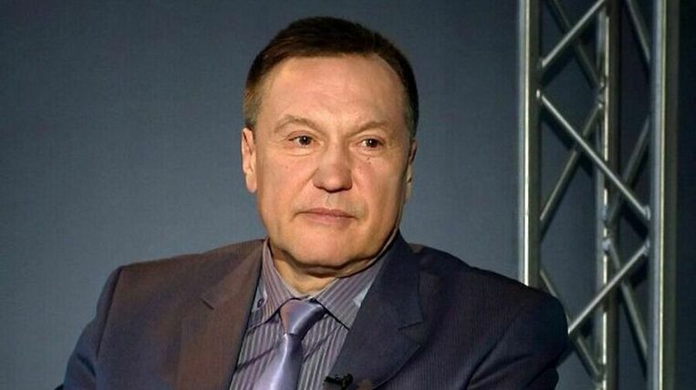 Medianın yaydığı məlumatda rus milyonçu Pavel Antovun Hindistanda otelin pəncərəsindən yıxılaraq həlak olduğu deyilir