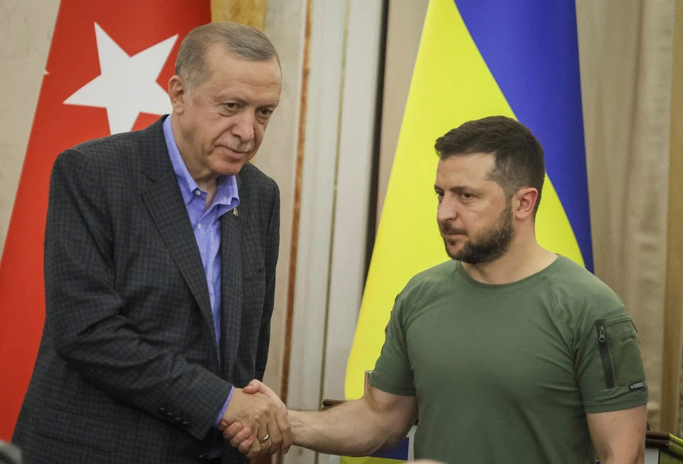 Türkiyə Prezidentinin Mətbuat Xidmətinin məlumatında Rəcəb Tayyib Ərdoğanın növbəti dəfə Volodimir Zelenskiyə Rusiya ilə vasitəçilik təklif etdiyi deyilir