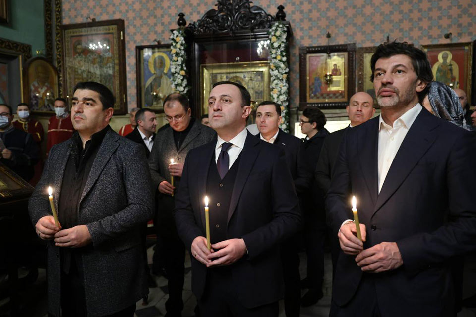 Baş nazir Sioni Kafedral Məbədində Milad liturgiyasında iştirak etdi