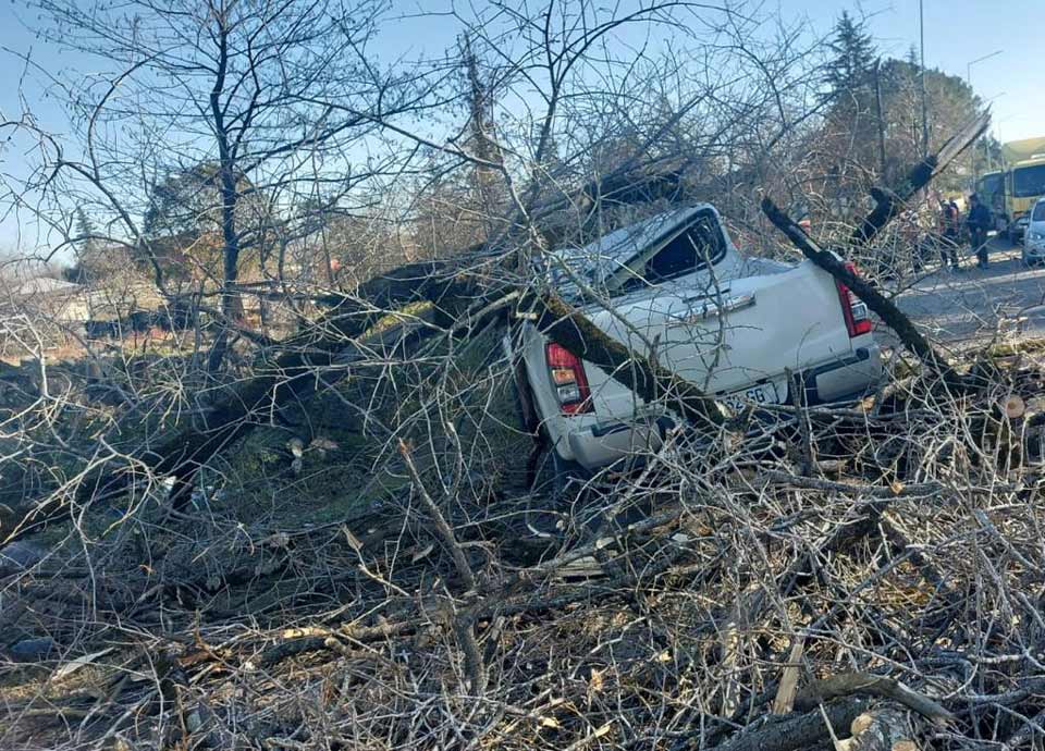 Փոթիի քաղաքապետարանը հորդորում է բնակչությանը զերծ մնալ տեղաշարժից, բացառությամբ անհրաժեշտության՝ ուժեղ քամու պատճառով ստեղծված իրավիճակից ելնելով