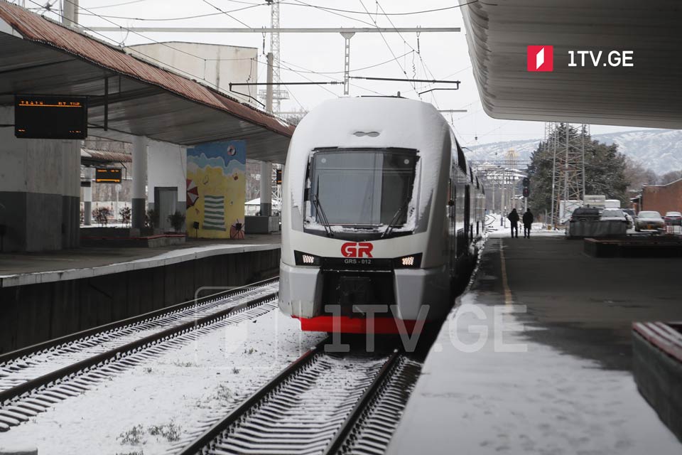 Gürcüstan Dəmir Yolları - qərbi Gürcüstanda pis hava şəraiti ilə əlaqədar bizdən asılı olmayan səbəblərə görə gərginlik problemləri var, sərnişinlərə biletlərini geri qaytarmaq imkanını təklif edirik