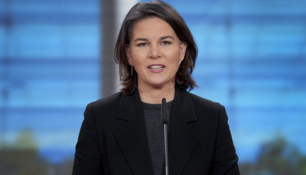 Almaniyanın Xarici İşlər naziri Ukraynaya intervensiya ilə bağlı Rusiya liderlərinin hərəkətlərini araşdırmaq üçün beynəlxalq tribunalın yaradılmasını tələb edir