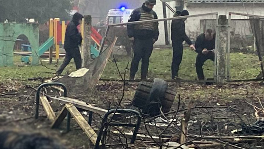 Ukrayna mediasının məlumatına görə, Kiyev vilayətində, uşaq bağçası yaxınlığında helikopter qəzaya uğradı, beş nəfər həlak olub
