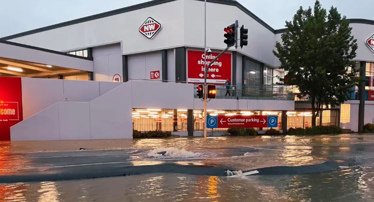 Yeni Zelandiyanın Oklend şəhərində güclü yağışlar nəticəsində, azı 3 nəfər öldü