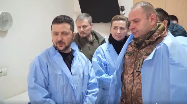 Volodimir Zelenski Danimarkanın Baş naziri ilə birlikdə Nikolayev xəstəxanasında yaralı hərbçiləri ziyarət edib