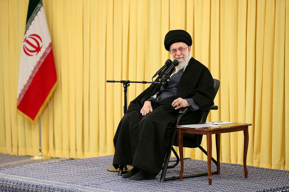 Аятолла Али Хаменеи - Мы целуем руки всех, кто спланировал нападение на сионистский режим