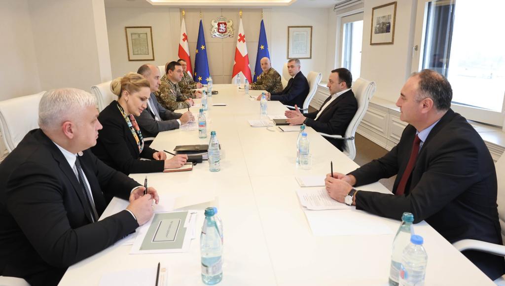 Ираклий Гарибашвили провел рабочее совещание с министром обороны и его заместителями